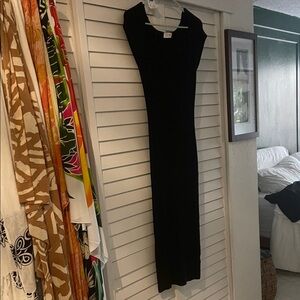 Beautiful dress with low neckline. Mid rise length